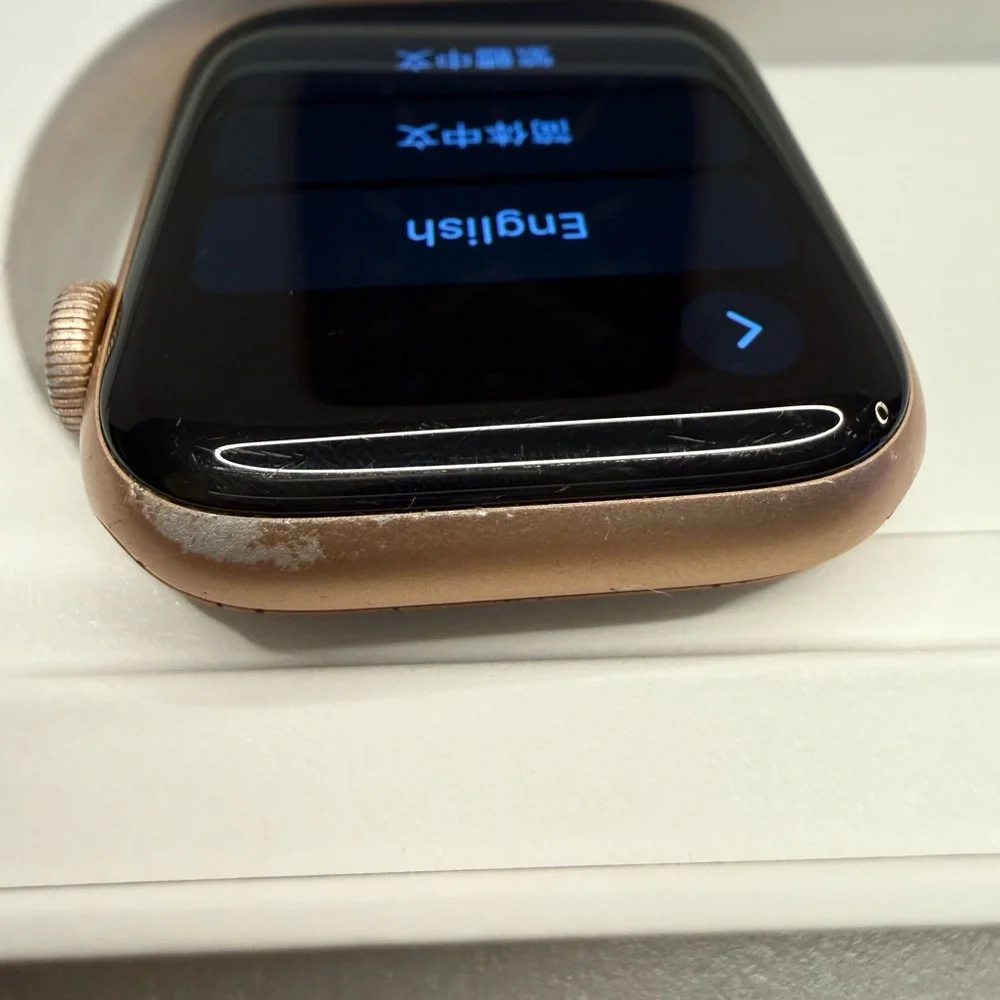 Apple series 6 Smartwatch gold aluminum 44MM with Cream Band